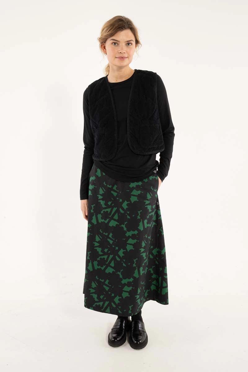 Danebrava Poplin Skirt in Pine-Black Bramble print by Danefae