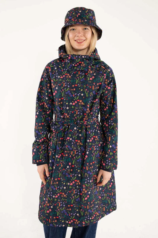 Elisabeth rain coat by DANEFAE KOBENHAVN
Botanical pattern in black base
