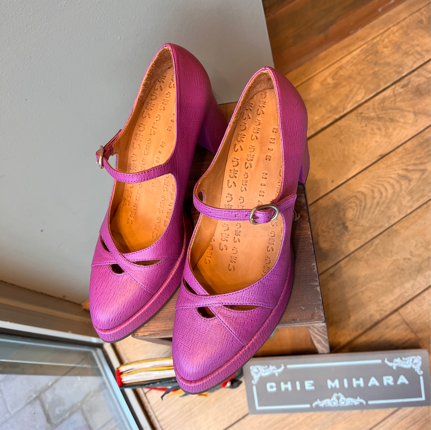 FANTEL Fuchsia leather shoes by CHIE MIHARA