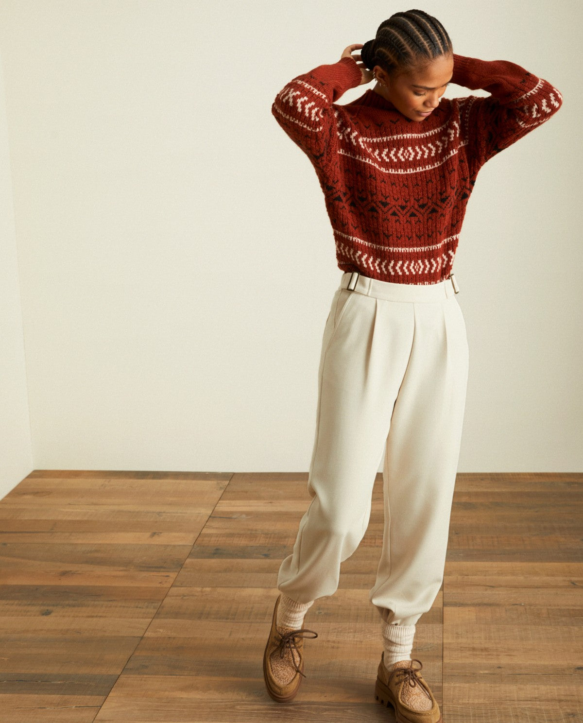 Pleated ankle trousers in ecru by YERSE