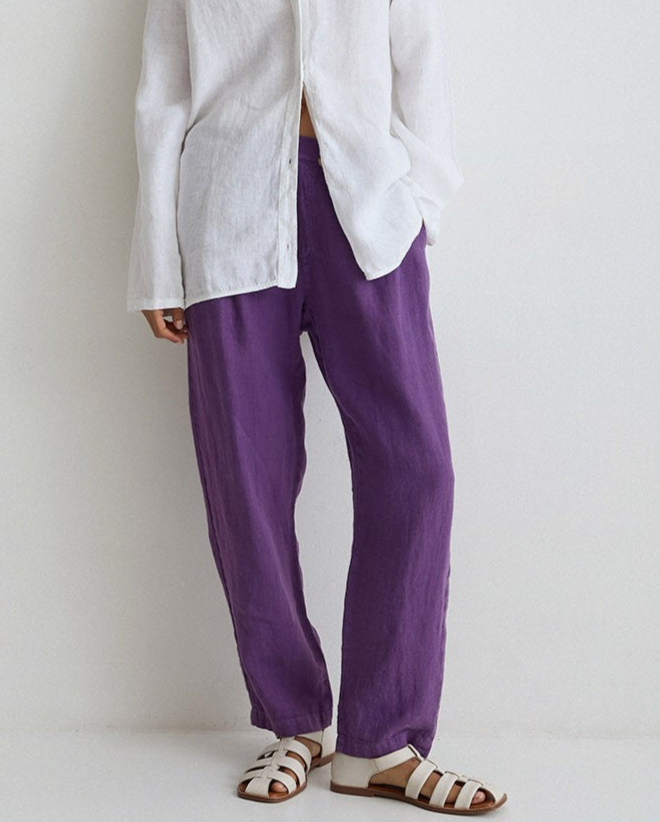 Linen pleated trousers in purple by YERSE