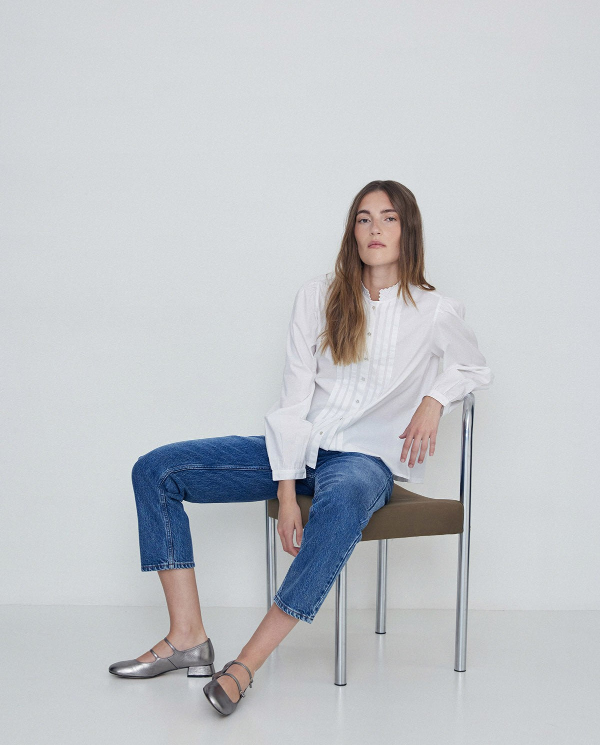 Embroidery Mao-neck Shirt in white by YERSE