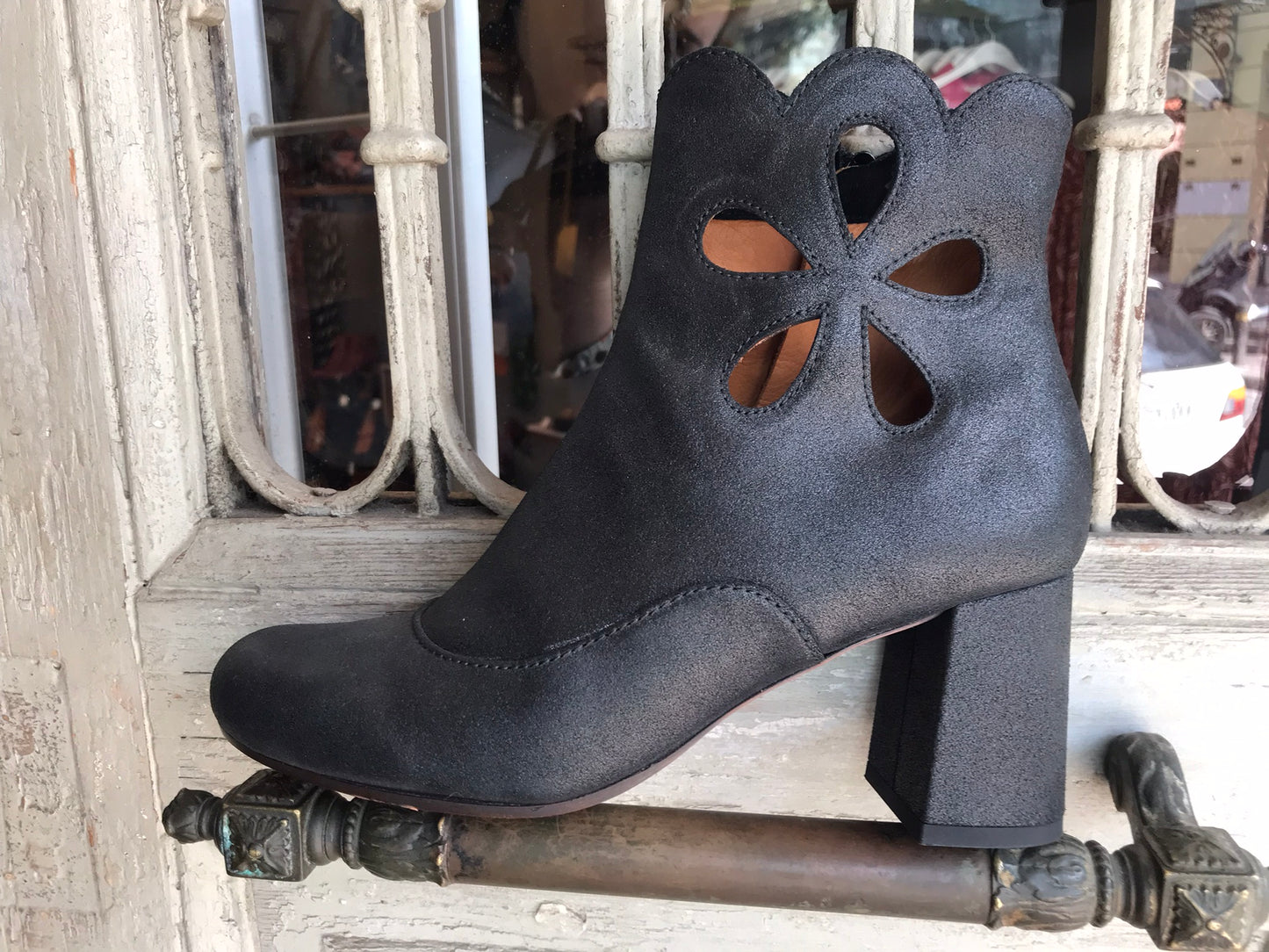 Modra Black boots by CHIE MIHARA