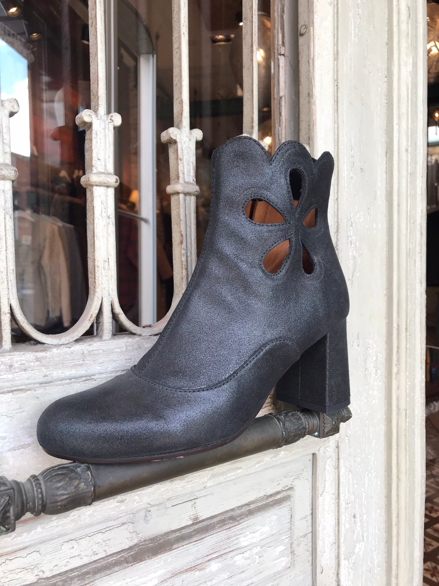 Modra Black boots by CHIE MIHARA