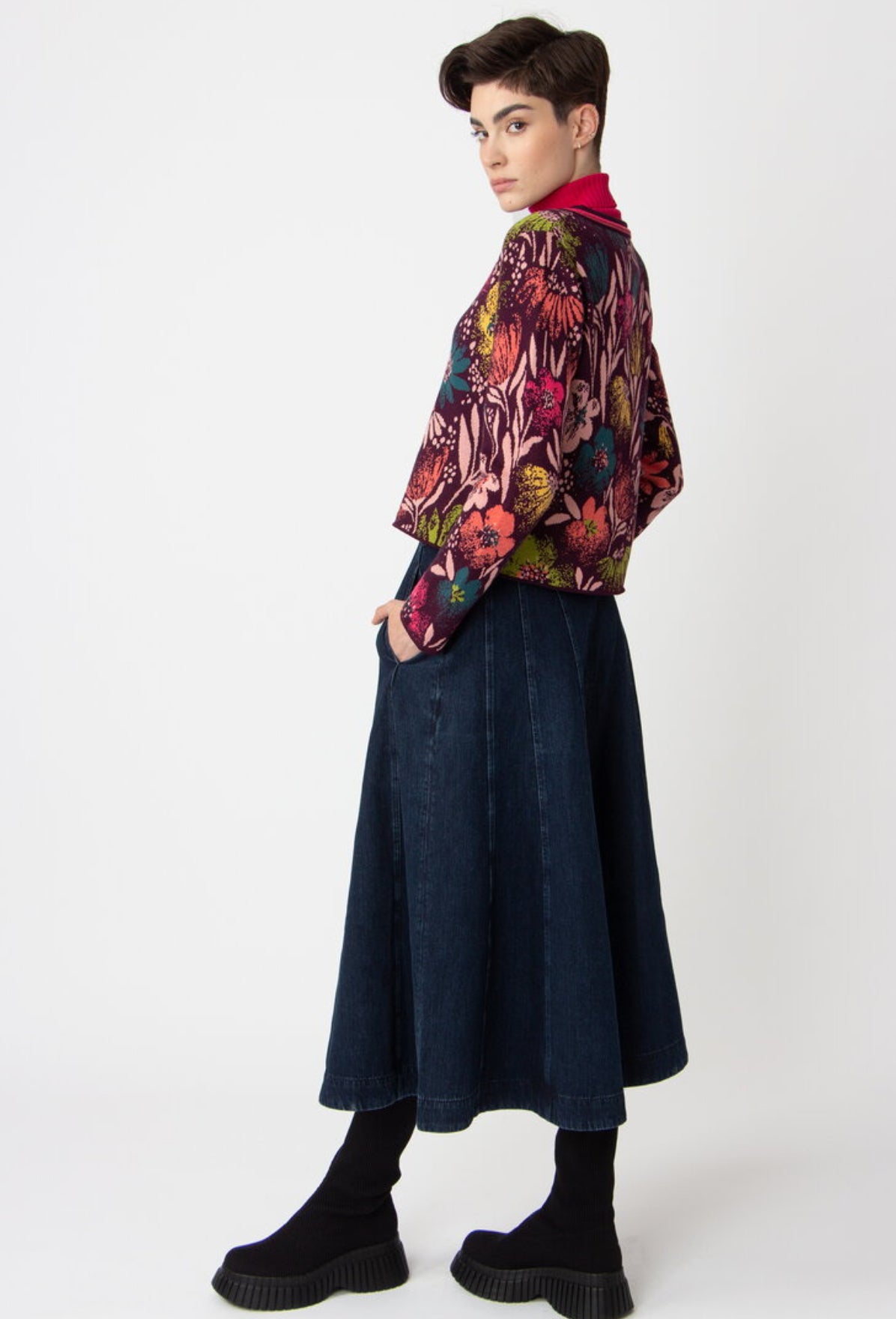 O-Neck Cardigan with Floral Pattern in Plum by IVKO