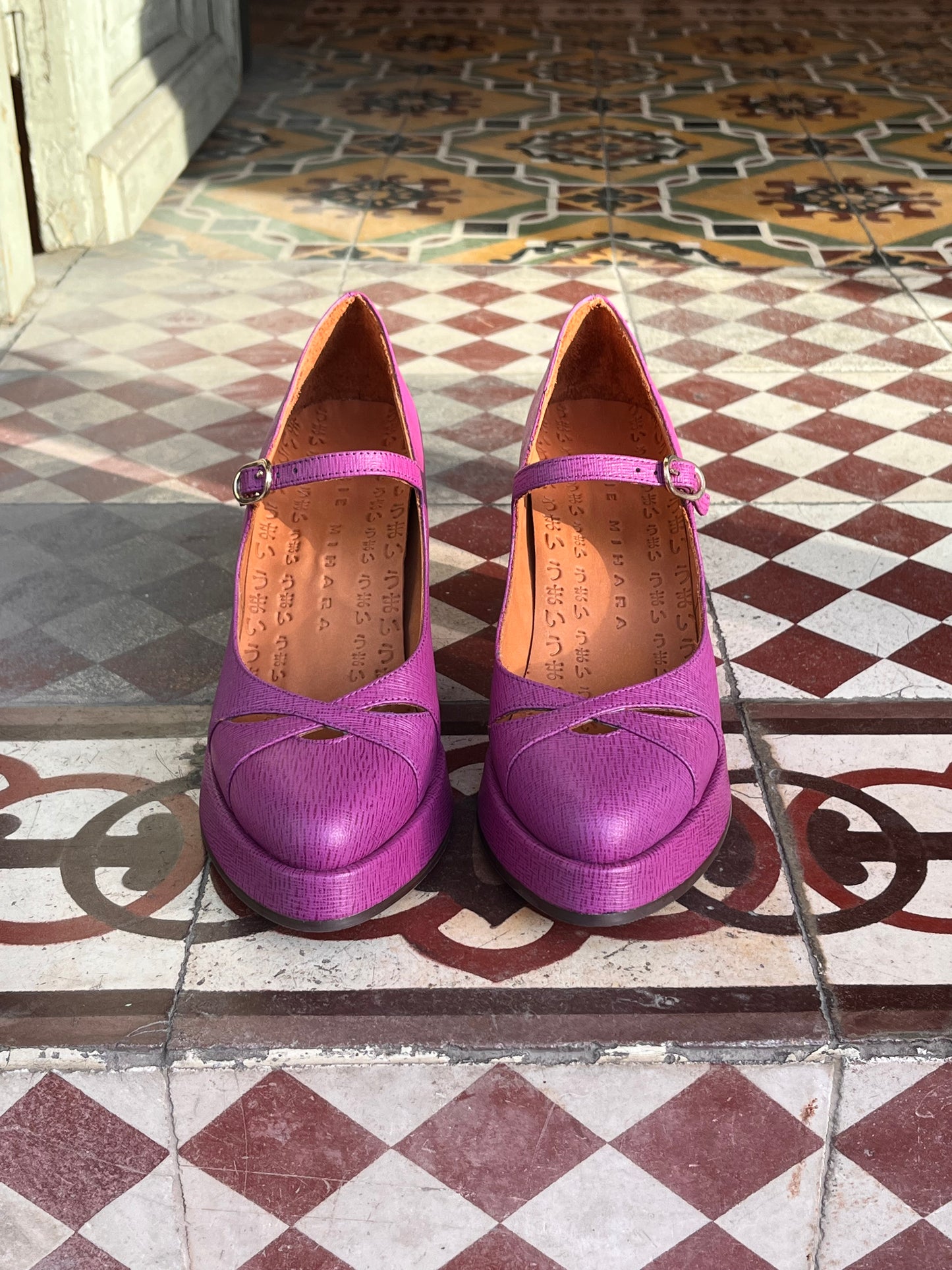 FANTEL Fuchsia leather shoes by CHIE MIHARA