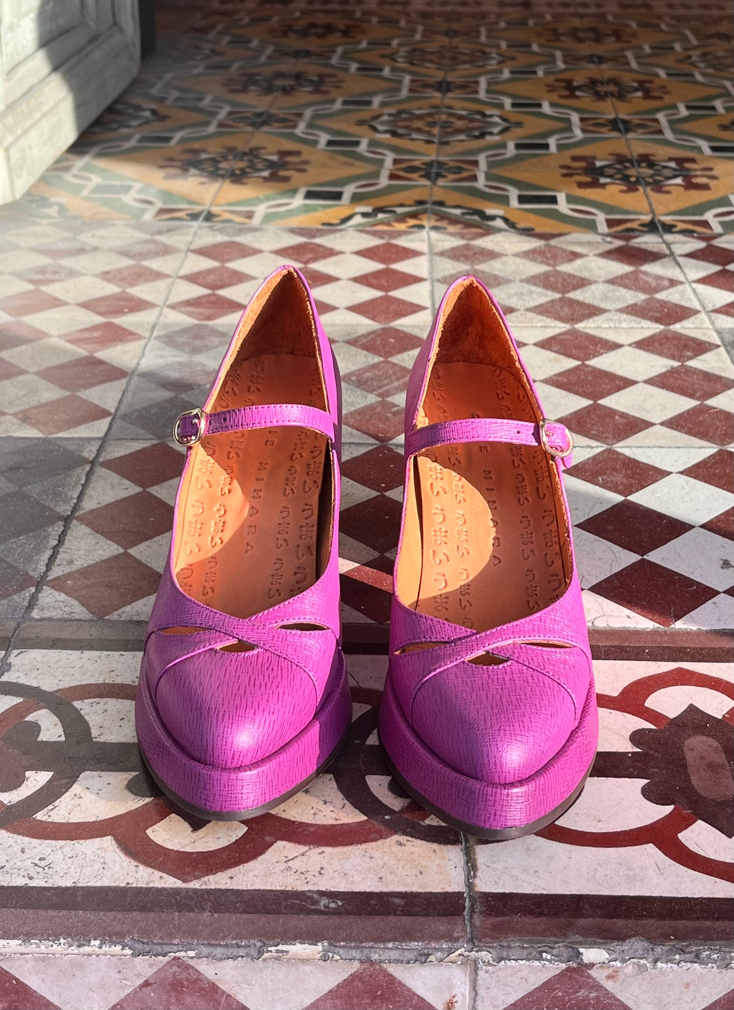 FANTEL Fuchsia leather shoes by CHIE MIHARA