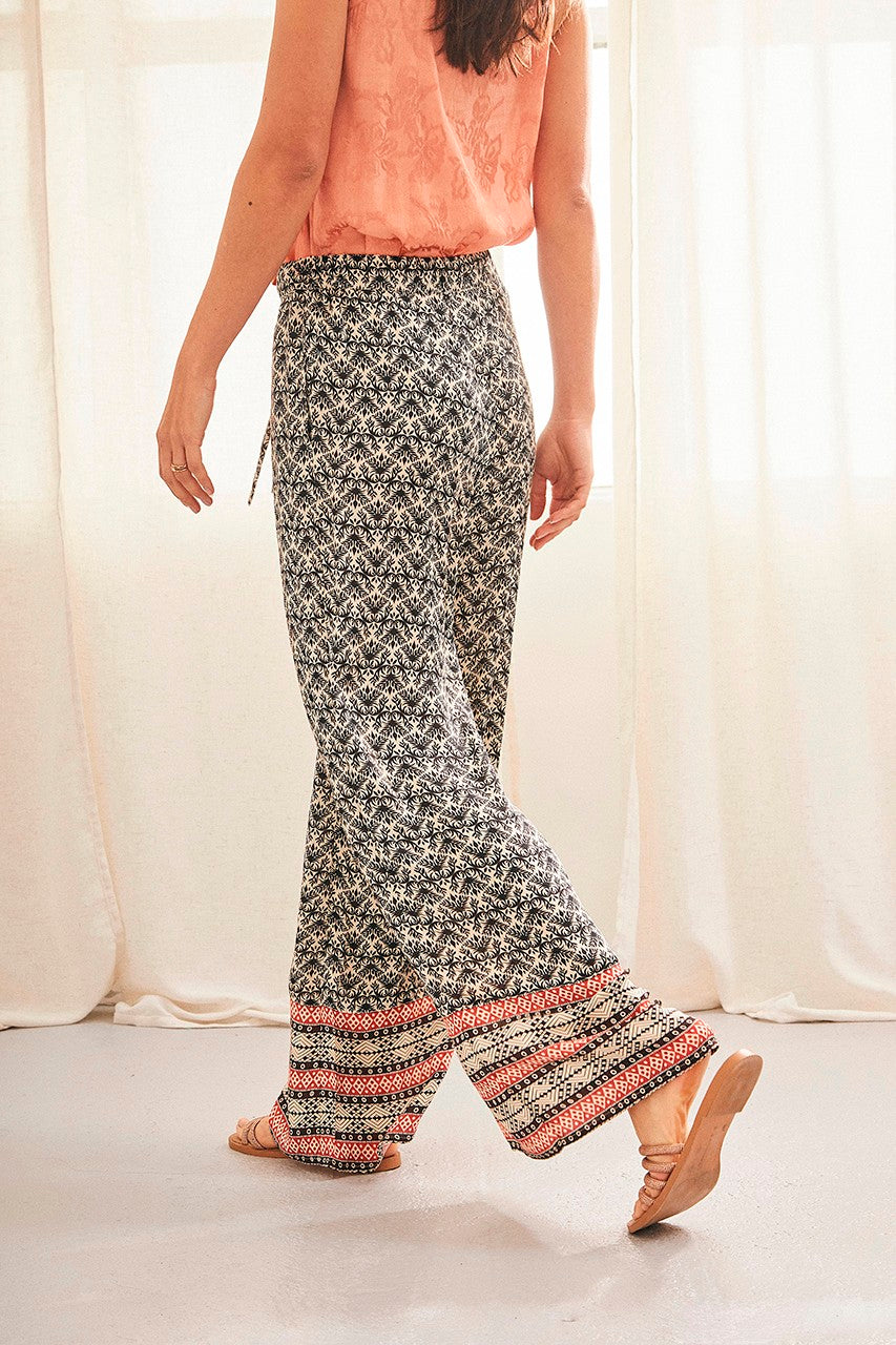 Wide trousers with black & white pattern by NKN