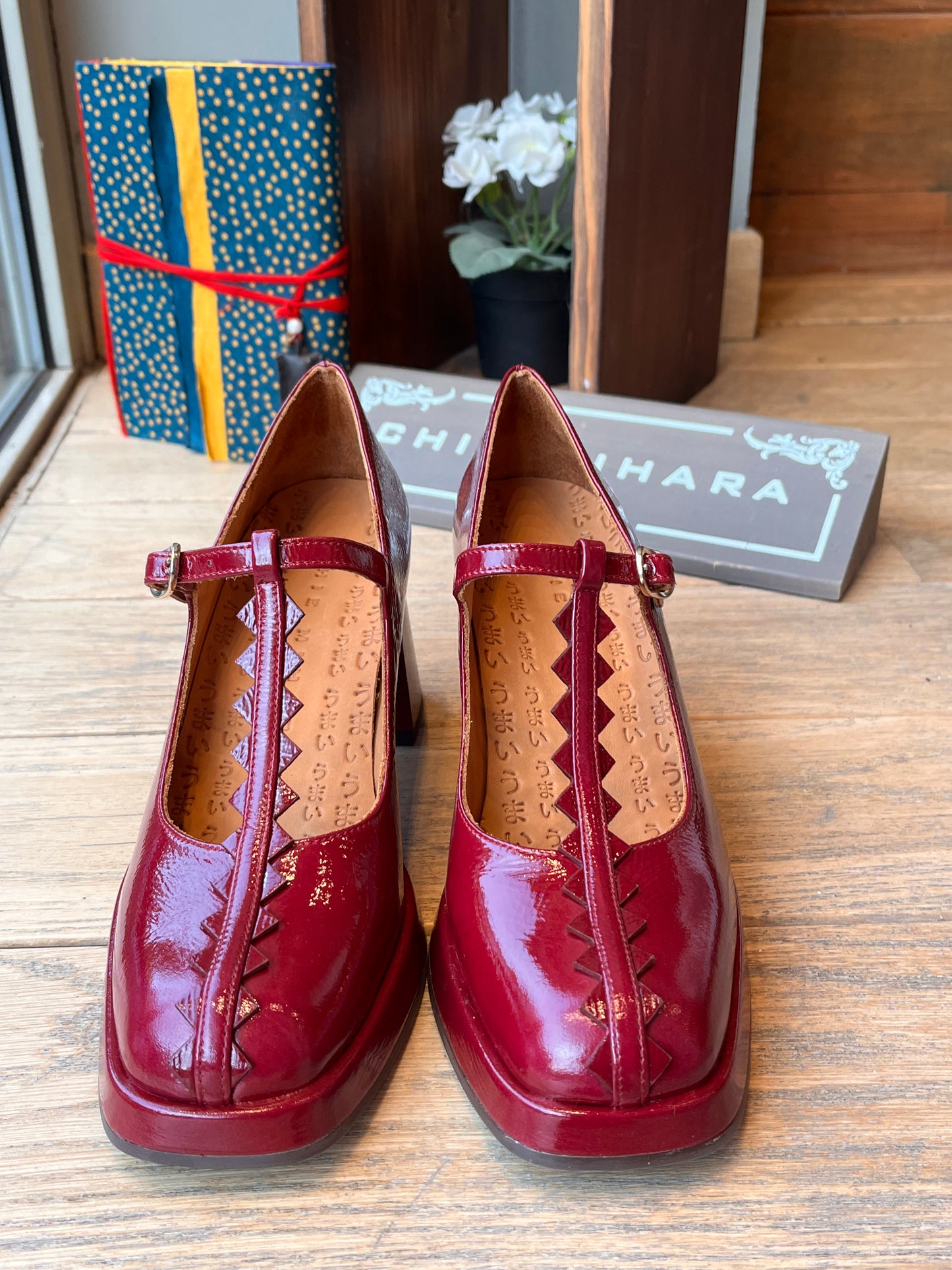 KIKU Grape leather shoes by CHIE MIHARA