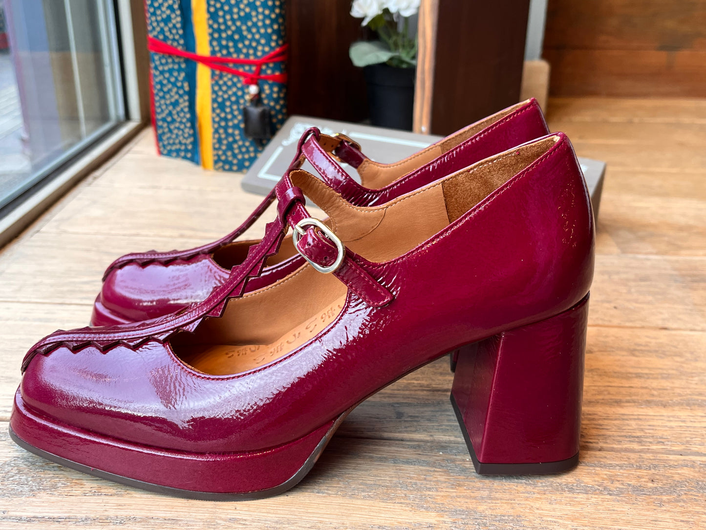 KIKU Grape leather shoes by CHIE MIHARA