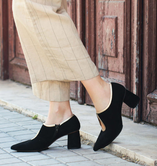 Loreale Black suede shoes by CHIE MIHARA