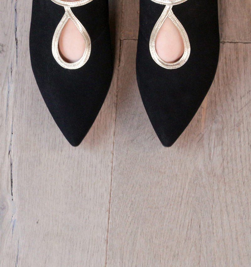 Loreale Black suede shoes by CHIE MIHARA